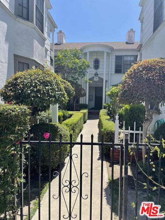 property at 750 N St Andrews Pl
