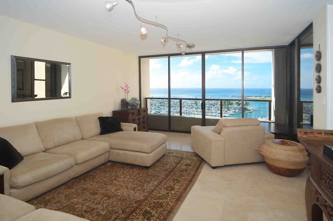 1600 Ala Moana Blvd, Unit Yacht Harbor Towers in Honolulu, HI - Building Photo - Building Photo
