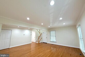 2438 S Walter Reed Dr in Arlington, VA - Building Photo - Building Photo