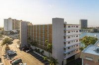 Park Layne Tower in Hallandale Beach, FL - Foto de edificio - Building Photo