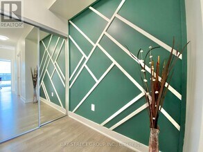 30 Roehampton Ave in Toronto, ON - Building Photo - Building Photo