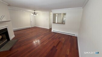 8 Rose Ln in Danbury, CT - Building Photo