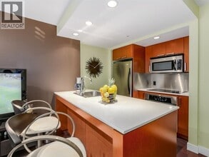 1255 Seymour St in Vancouver, BC - Building Photo - Building Photo