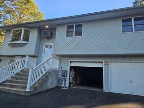 93 W 6th St in Ronkonkoma, NY - Building Photo - Building Photo