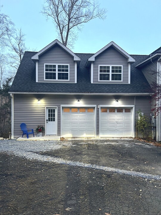 23 Cedarhurst Trail in Newtown, CT - Building Photo