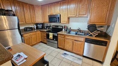 1737 Bayview Heights Dr, Unit 41 in San Diego, CA - Building Photo - Building Photo