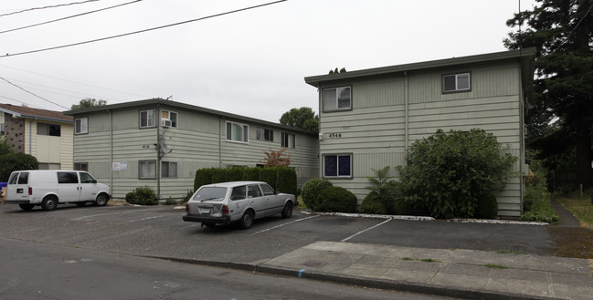 4536 SE 83rd Ave in Portland, OR - Foto de edificio - Building Photo