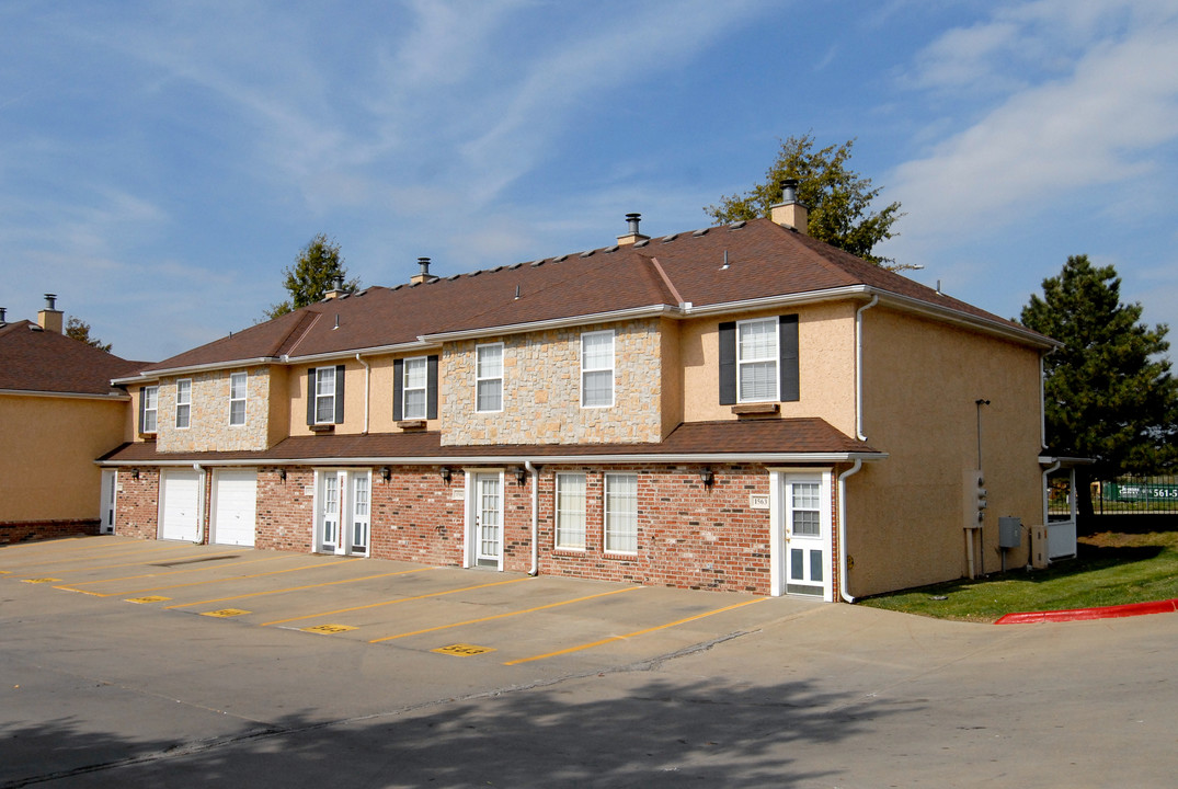 Village Gardens Condominiums in Olathe, KS - Building Photo