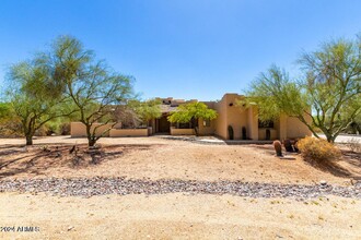 8257 E Lariat Ln in Scottsdale, AZ - Building Photo - Building Photo