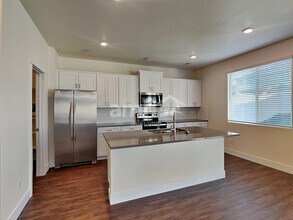 1351 E Old Mesquite St in Kuna, ID - Building Photo - Building Photo