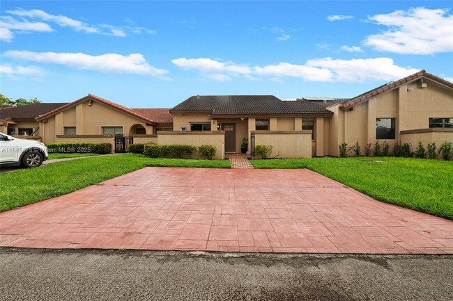 6633 NW 179th Terrace in Hialeah, FL - Building Photo - Building Photo