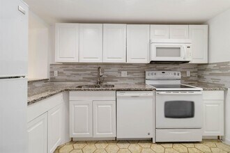 2820 Tennis Club Dr, Unit 204 in West Palm Beach, FL - Building Photo - Building Photo