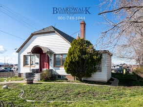 55 E Utah Ave in Tooele, UT - Foto de edificio - Building Photo