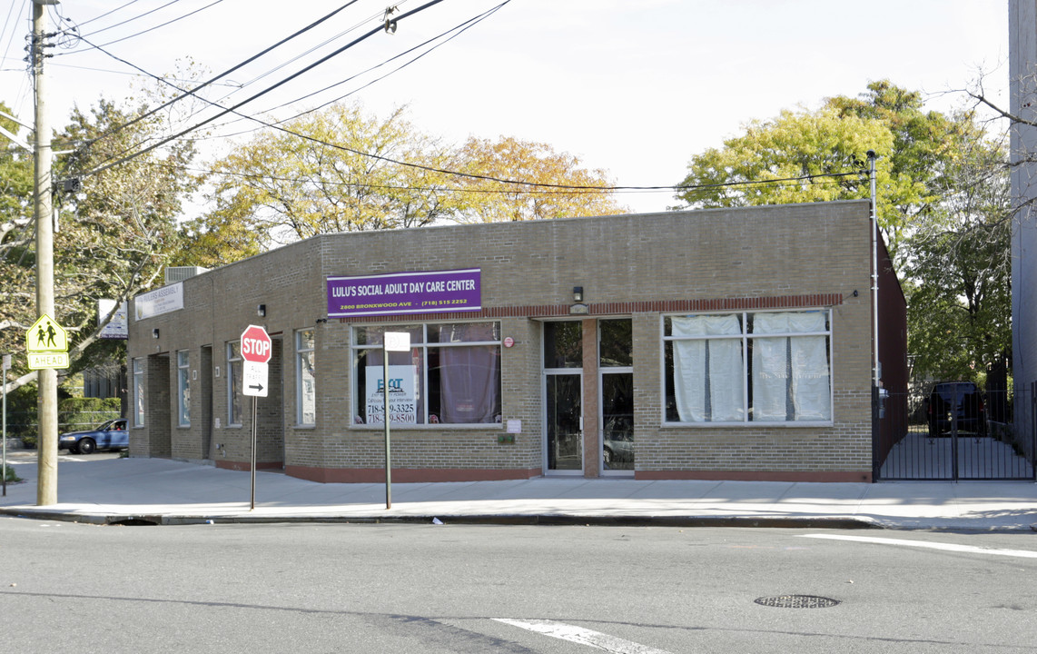 900 Arnow Ave in Bronx, NY - Building Photo