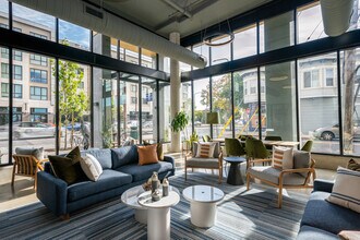 Aquatic Ashby in Berkeley, CA - Building Photo - Interior Photo