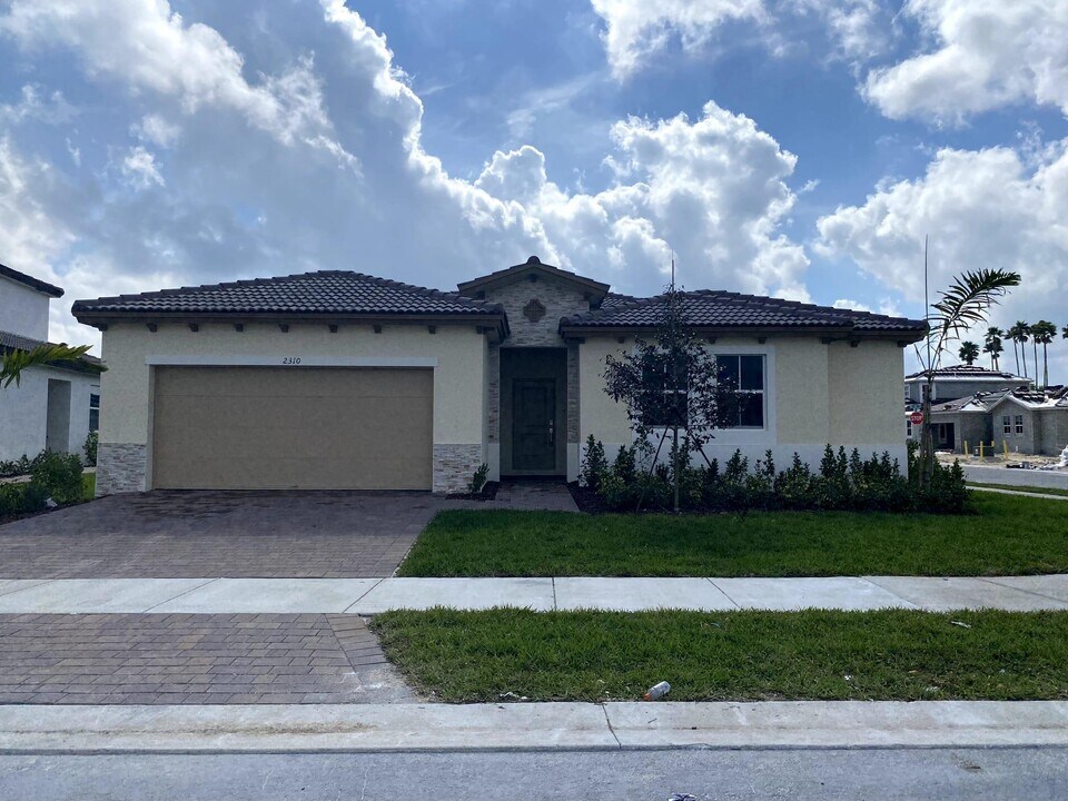 2310 SE 28th St in Homestead, FL - Building Photo