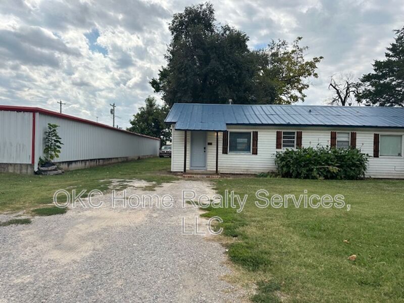 108 W Beech St in Lexington, OK - Building Photo