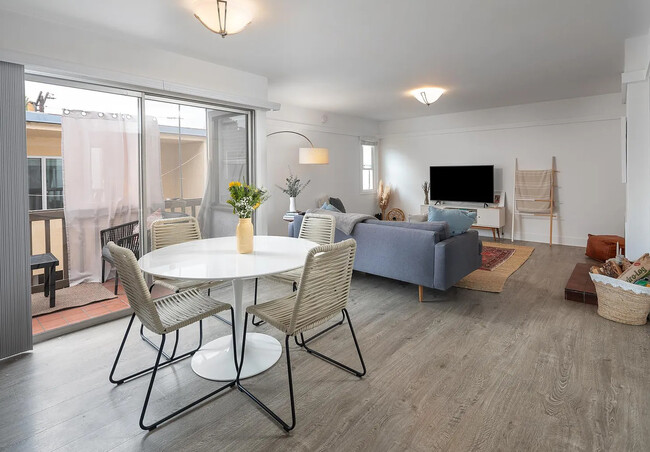 2807 Highland Ave in Santa Monica, CA - Building Photo - Building Photo