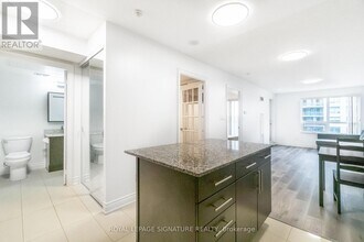 H-60 S Town Centre Blvd in Markham, ON - Building Photo - Building Photo