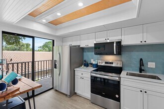 3350 10th St N in Naples, FL - Building Photo - Building Photo