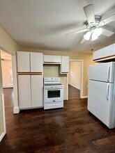 470 Main St, Unit Well Maintained & Clean 2 Bed w/ Bonus Room in Bridgewater, MA - Building Photo - Building Photo