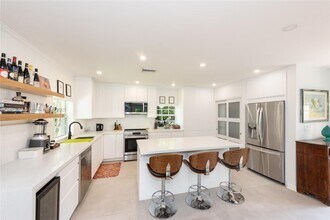6520 SW 76th St in South Miami, FL - Building Photo - Building Photo
