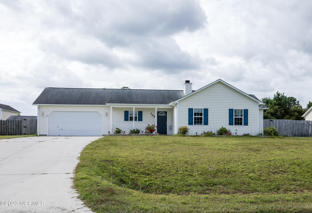 105 Gamble Way in Hubert, NC - Building Photo