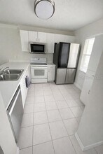 9030 Lake Pl Ln in Tampa, FL - Building Photo - Building Photo