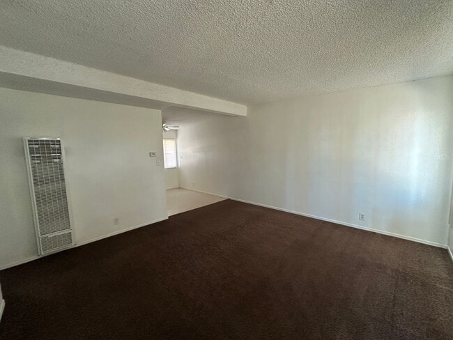 536 Oasis Dr in Ridgecrest, CA - Foto de edificio - Building Photo