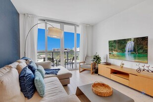 2602 E Hallandale Beach Blvd in Hallandale Beach, FL - Building Photo