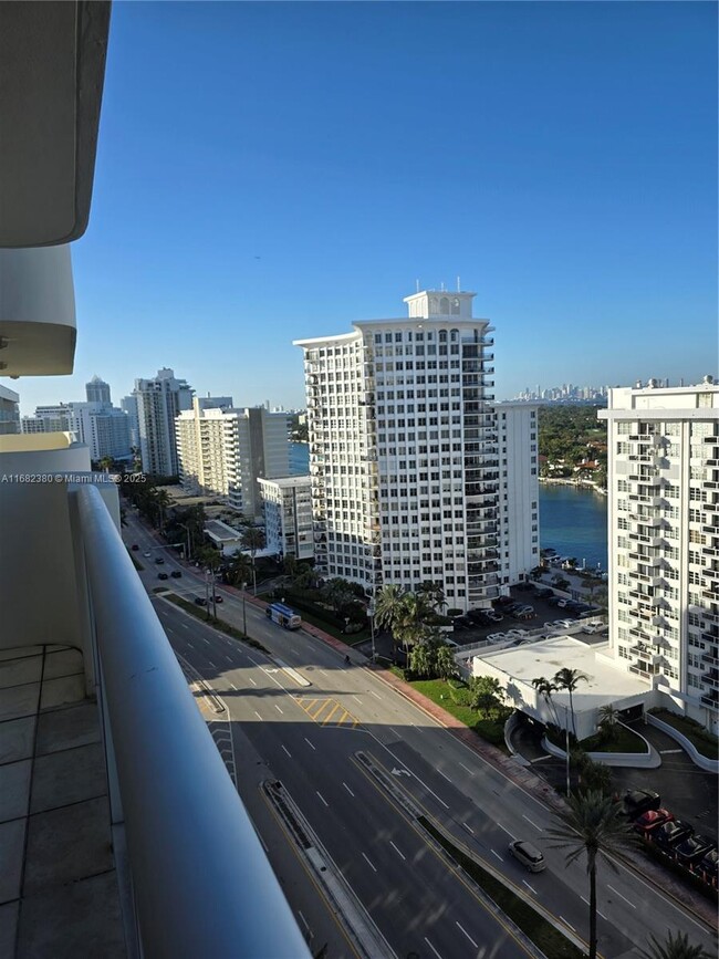 5757 Collins Ave in Miami Beach, FL - Building Photo - Building Photo