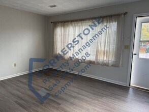 1105 Lakeview Pl in Hollins, VA - Building Photo - Building Photo