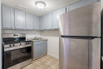 3222 W Indian School Rd in Phoenix, AZ - Foto de edificio - Building Photo