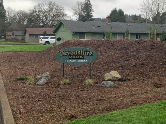 Devonshire Park in Springfield, OR - Building Photo