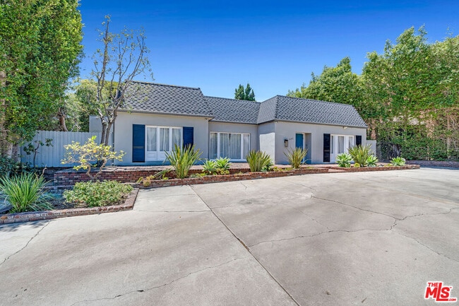 621 N Bedford Dr in Beverly Hills, CA - Building Photo - Building Photo