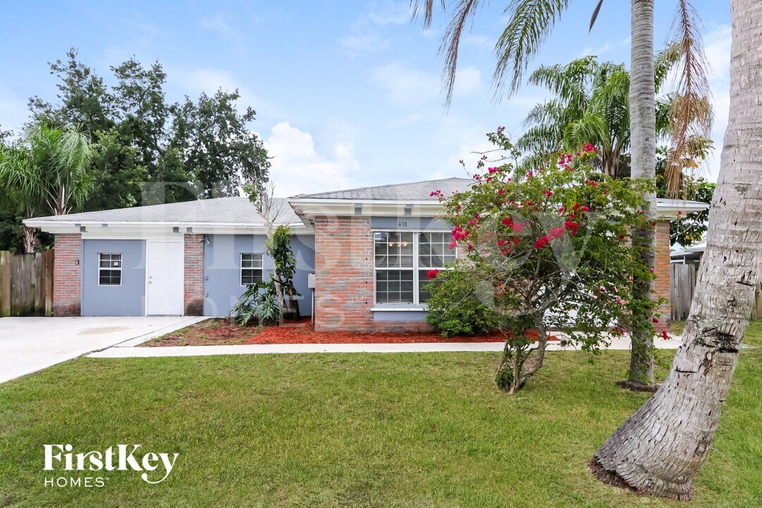 438 SE Streamlet Ave in Port St. Lucie, FL - Building Photo
