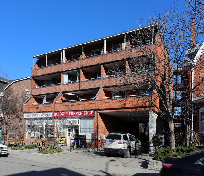 36-38 Baldwin St in Toronto, ON - Building Photo - Building Photo