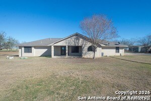 430 CR 683 in Lytle, TX - Building Photo - Building Photo