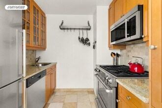 301 E 22nd St in New York, NY - Building Photo - Building Photo