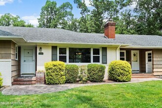 773 Nutswamp Rd in Red Bank, NJ - Building Photo - Building Photo