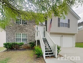 6053 Crooked Creek Dr. in Rex, GA - Foto de edificio - Building Photo