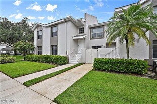 3740 Fieldstone Blvd in Naples, FL - Building Photo