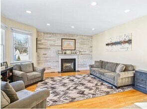 58 Spiers Rd in Newton, MA - Building Photo - Building Photo