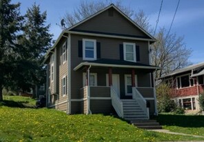 718 E Maple St in Bellingham, WA - Building Photo