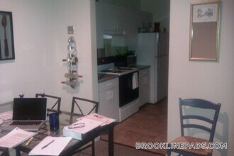 4 Davis Ave, Unit 3b in Brookline, MA - Building Photo - Building Photo