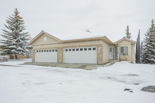 Emerald Park in Calgary, AB - Building Photo - Building Photo