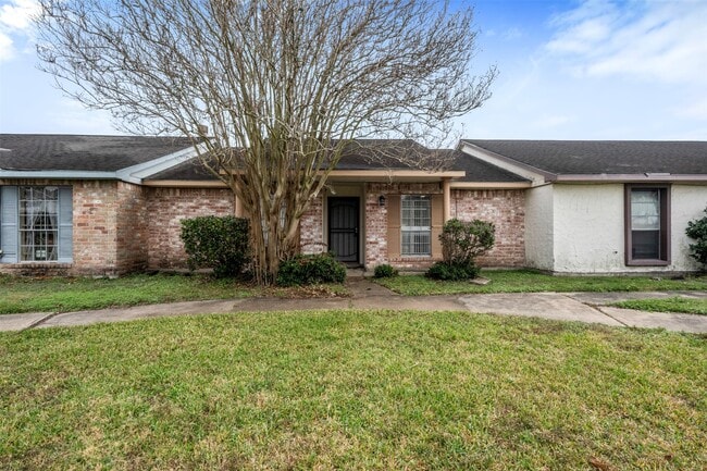 property at 6827 Chasewood Dr