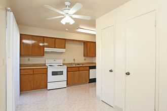 Granada Apartments in Clovis, CA - Building Photo - Interior Photo