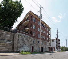 300 Gladstone Blvd in Kansas City, MO - Building Photo
