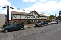 21817 Lanark St in Canoga Park, CA - Foto de edificio - Building Photo